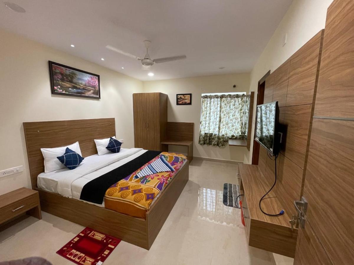 Srilakshmitulasiresidency Hotell Tirupati Eksteriør bilde