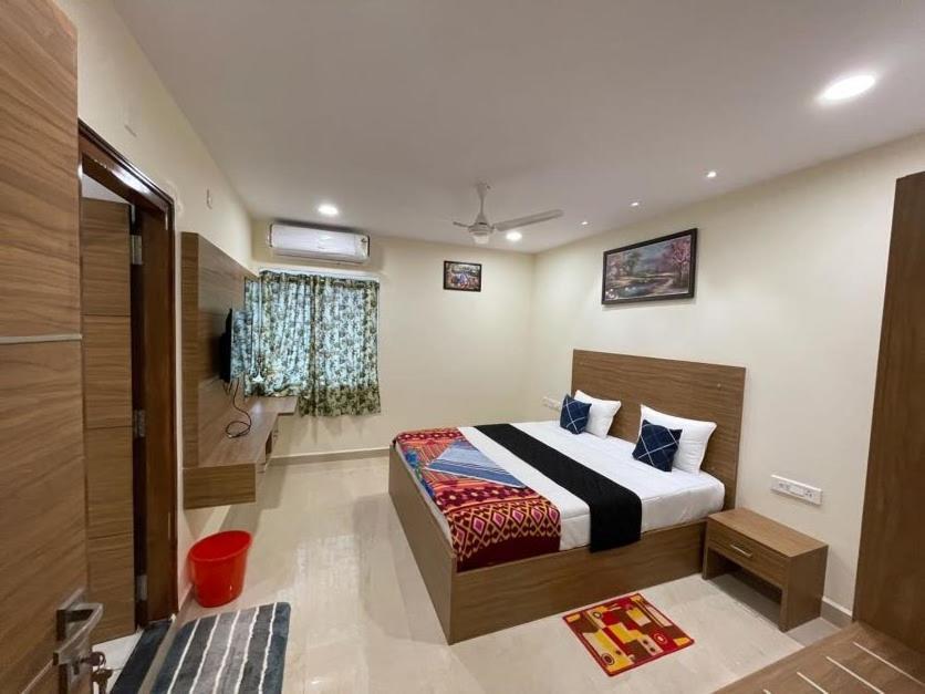 Srilakshmitulasiresidency Hotell Tirupati Eksteriør bilde