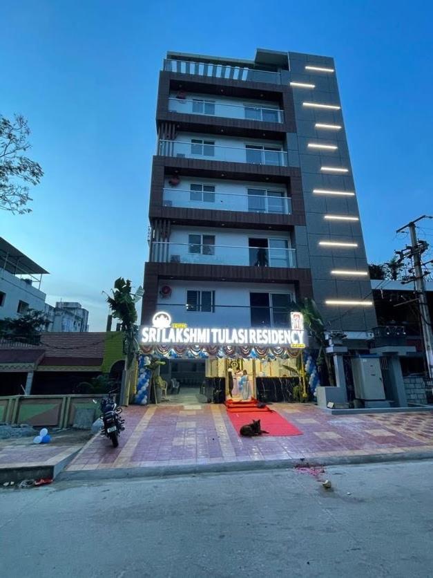 Srilakshmitulasiresidency Hotell Tirupati Eksteriør bilde