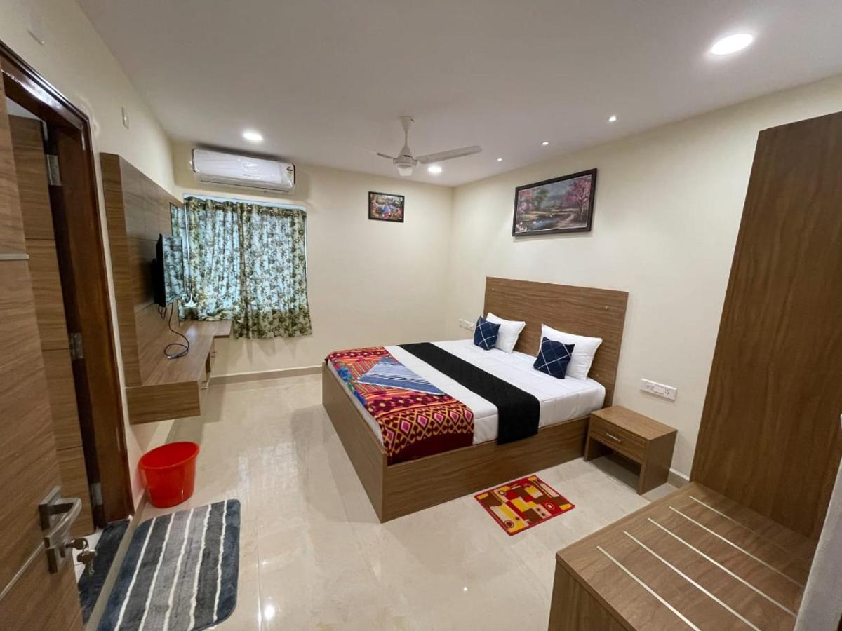Srilakshmitulasiresidency Hotell Tirupati Eksteriør bilde